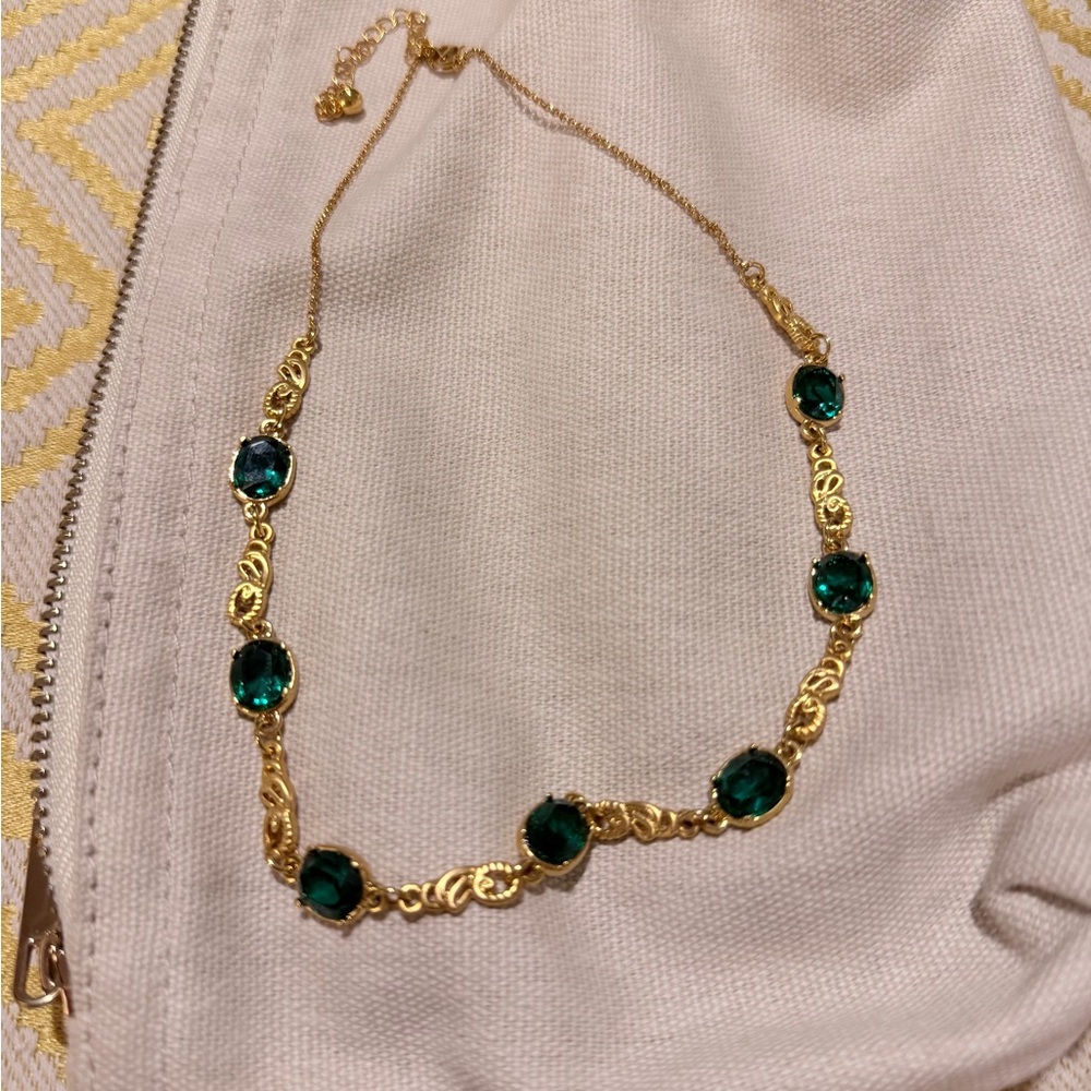 Elegant Gold and Emerald Necklace